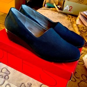 Comfortable timeless style shoes great for someone on their feet a lot